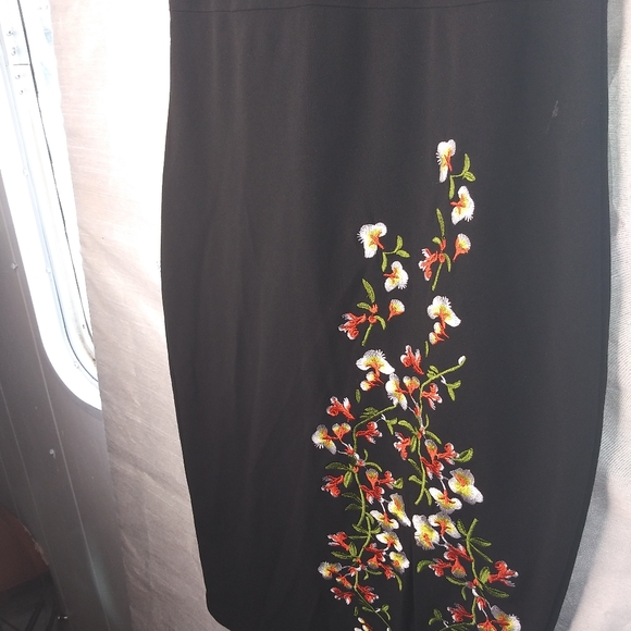 Dress - Picture 8 of 10